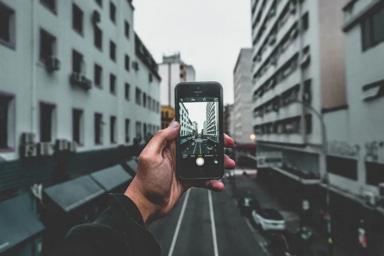 Czy warto kupić aparat fotograficzny? Odkryj jego prawdziwe zalety