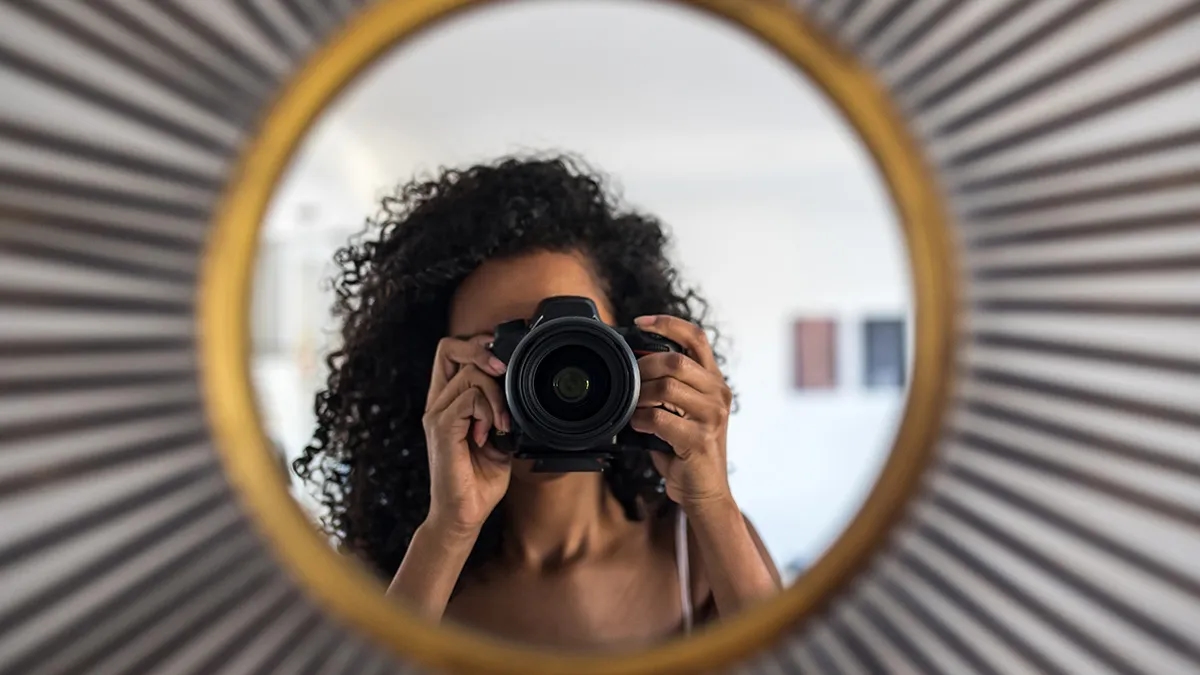 Jak zrobić zdjęcie w lustrze aby nie było widać aparatu - proste triki