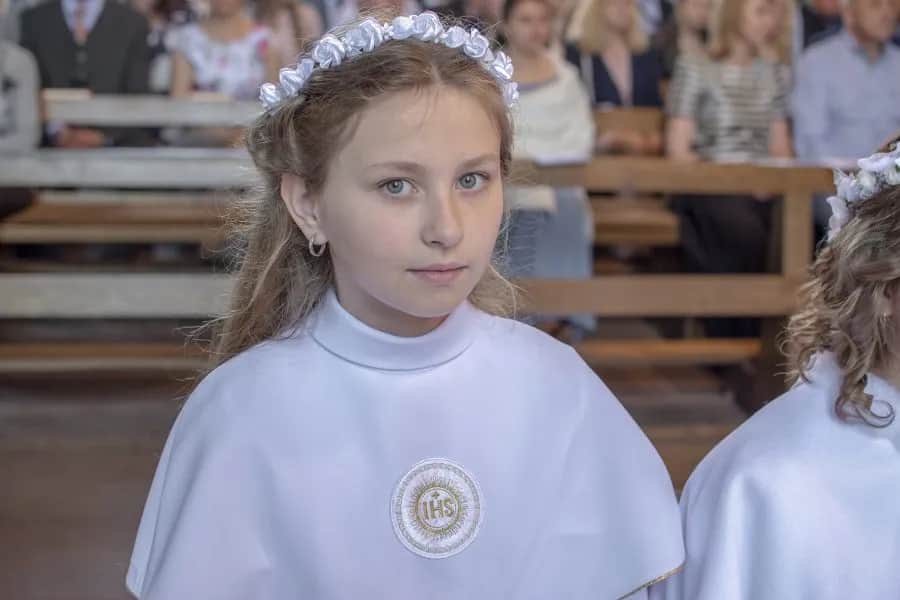 Ile bierze fotograf za komunię? Poznaj ceny i ukryte koszty