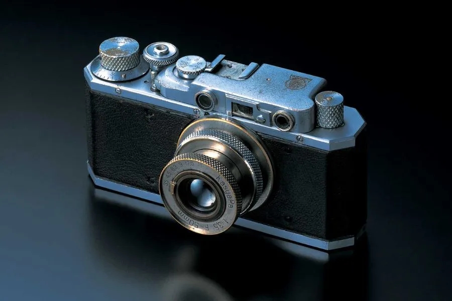 Jaki pierwszy aparat fotograficzny? Odkryj jego fascynującą historię