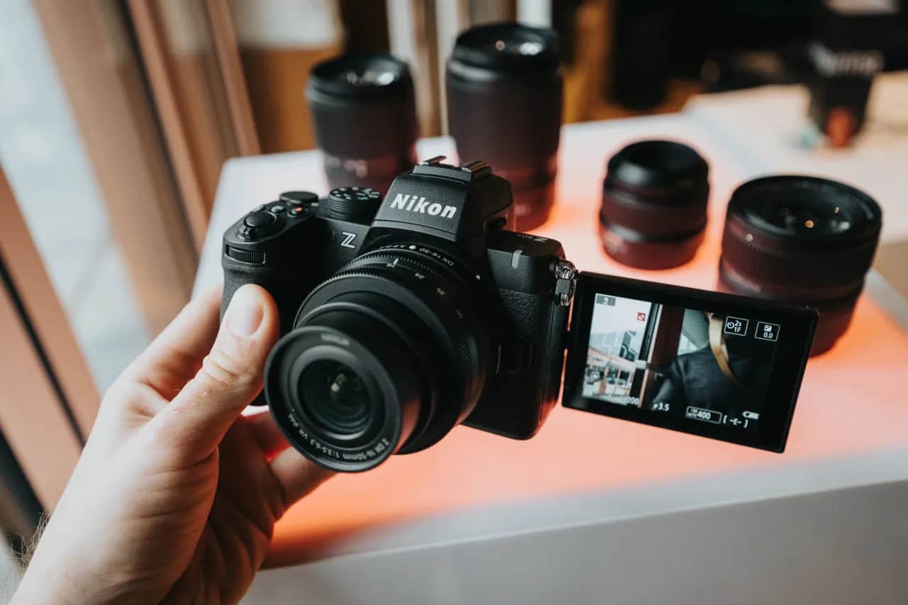 Lustrzanka za 1500 zł: Najlepsze modele dla początkujących fotografów