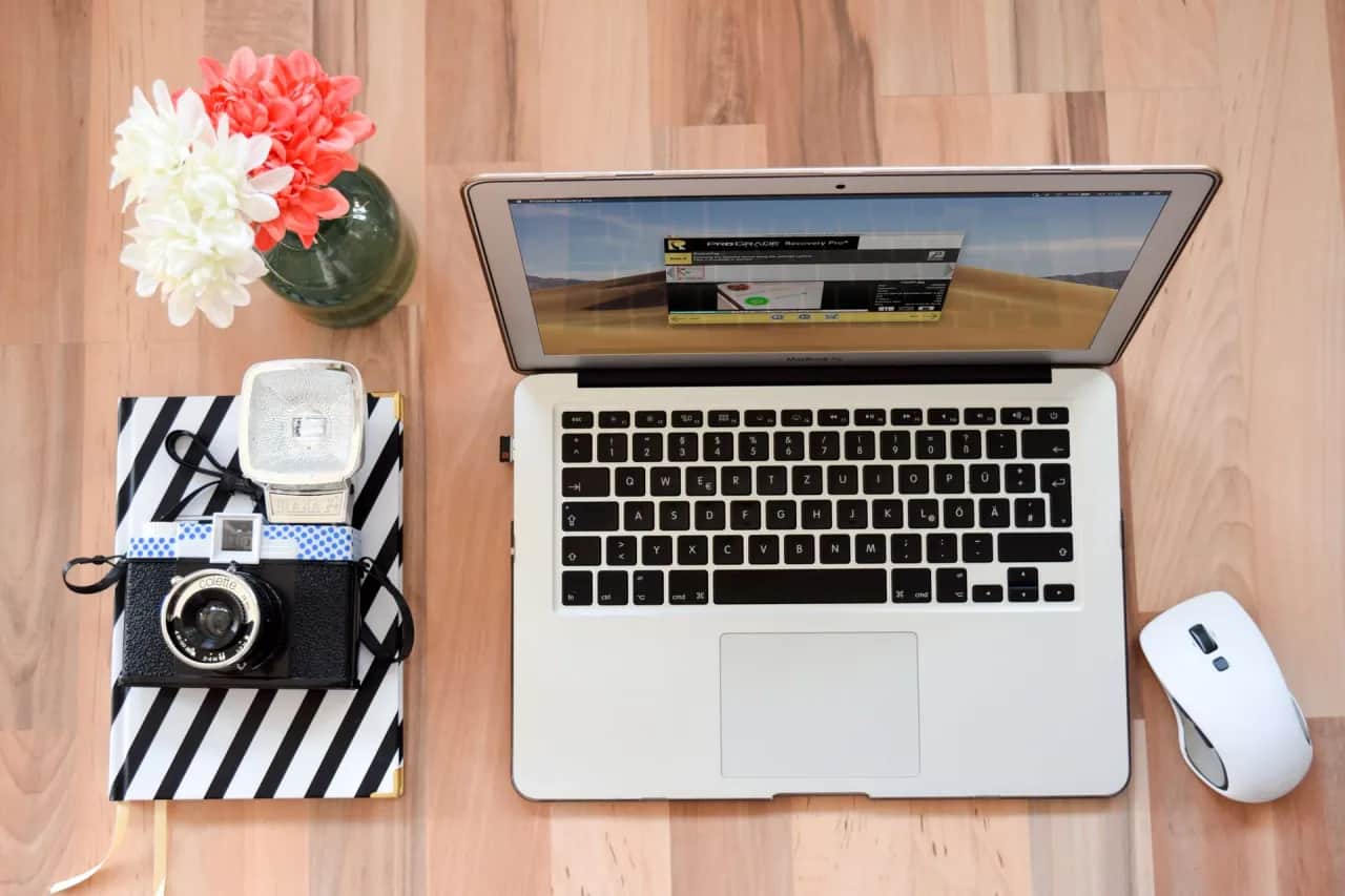 Jak zgrać zdjęcia z aparatu na komputer bez kabla w prosty sposób