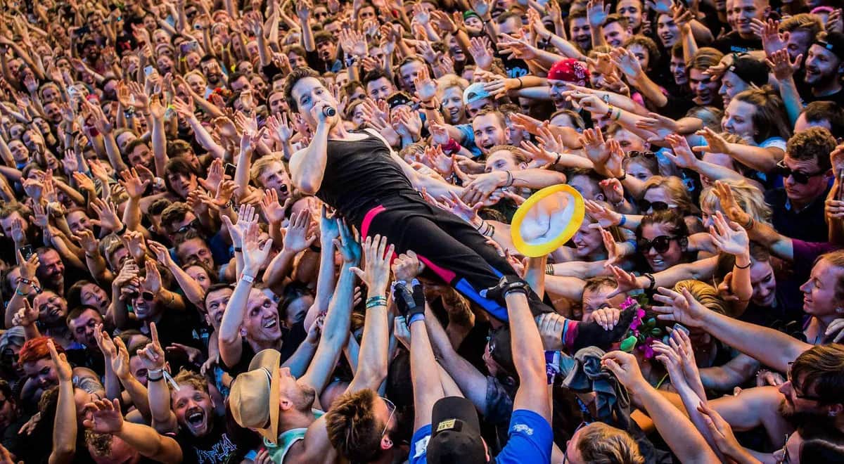 Jak zostać fotografem na koncertach: kroki do sukcesu i akredytacji